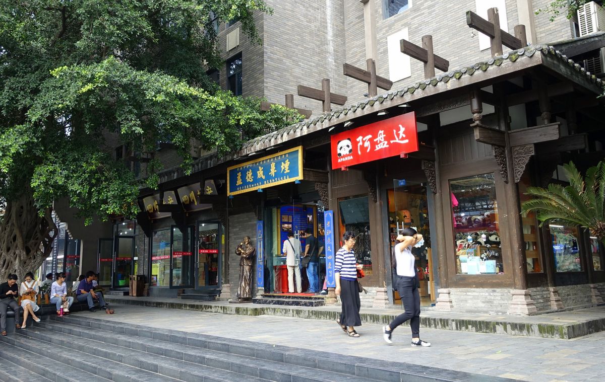 Tiendas en casas de patio de ladrillo gris en el Callejón Kuanzhai, Chengdu