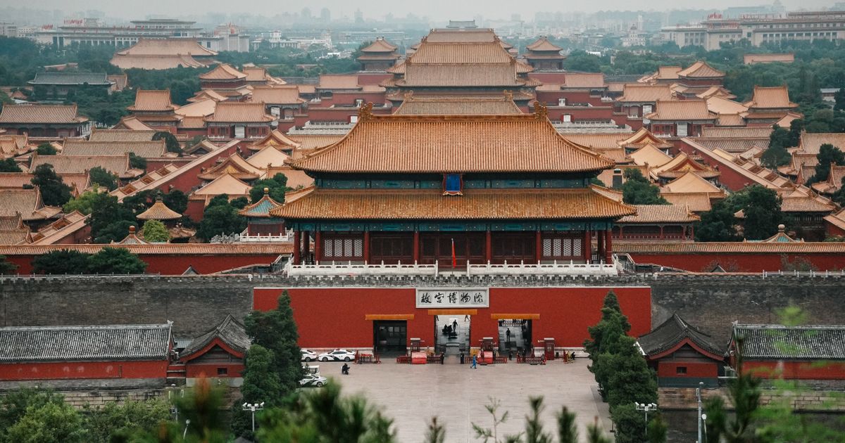 Vista iconica de la puerta de la Ciudad Prohibida en Pekin