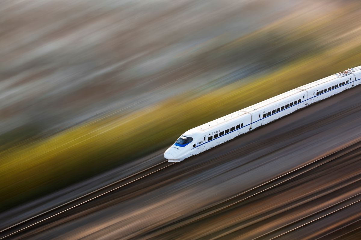 Un tren de alta velocidad chino circulando a gran velocidad