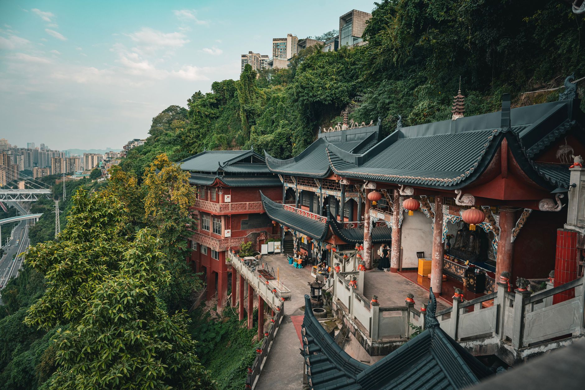 Tejados del pueblo antiguo de Ciqikou sobre el río Jialing