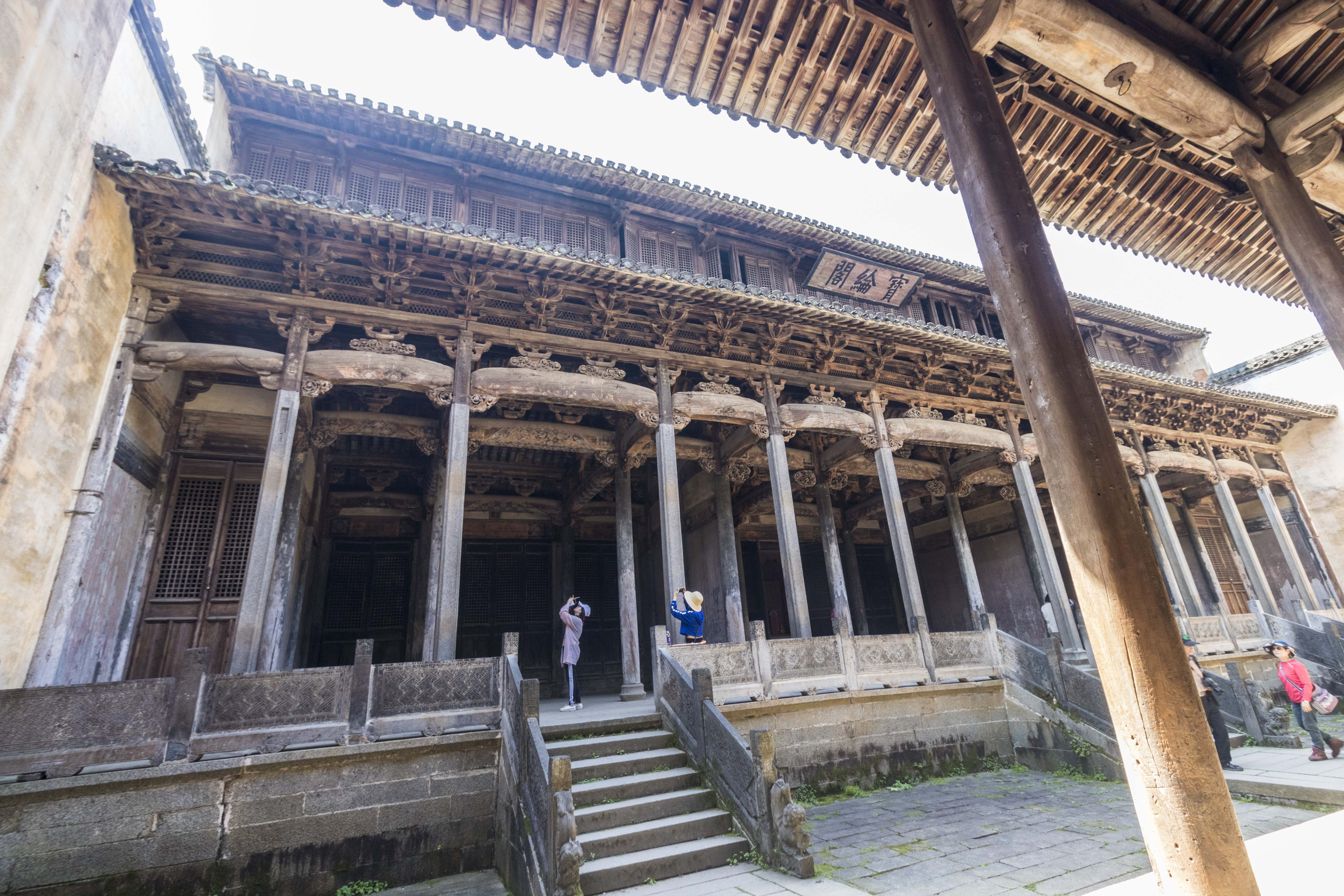 El gran Pabellón Baolun del Templo Ancestral de Luo Dongshu en Chengkan