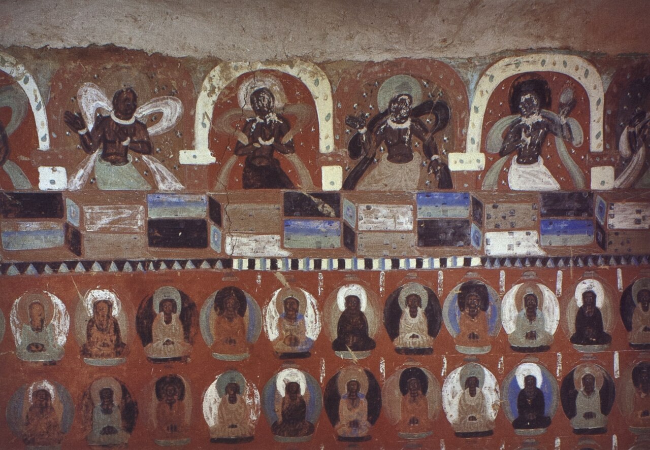 Mural budista antiguo dentro de una gruta de la Wei del Norte