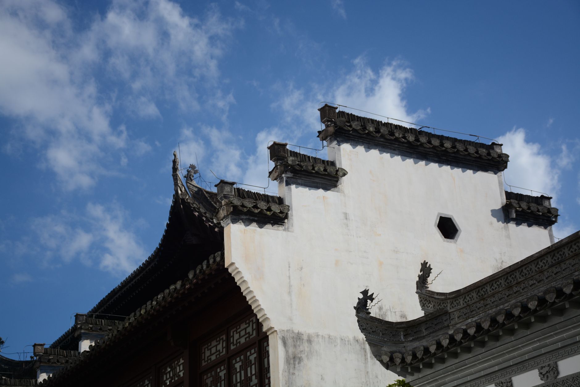 Hui-style horse-head gables of white wall and black tile