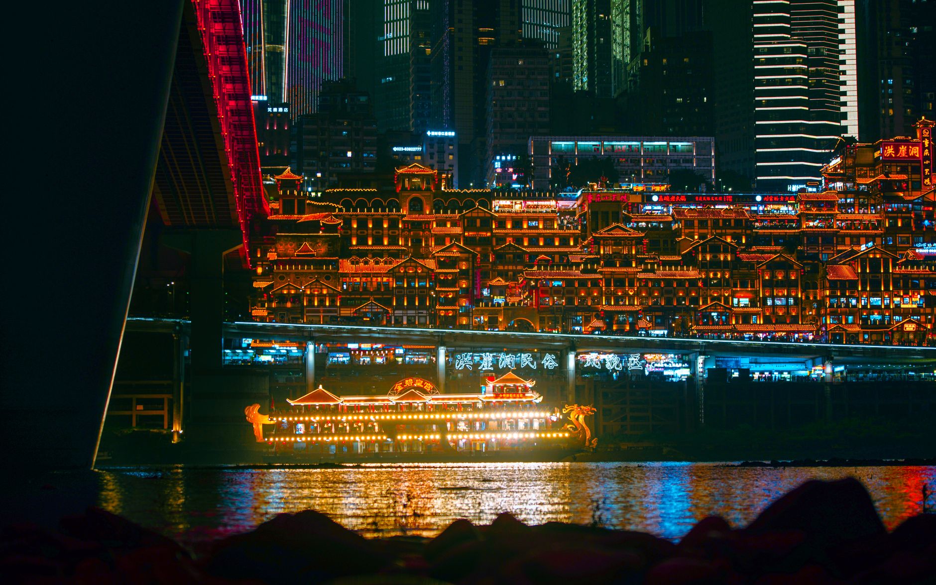 Chongqing 3-Day Itinerary: The Vertical City, Hotpot & Day Trips