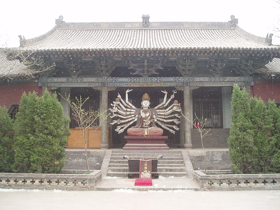 Sala que alberga la estatua de la Guanyin de los mil brazos en el Templo Shuanglin