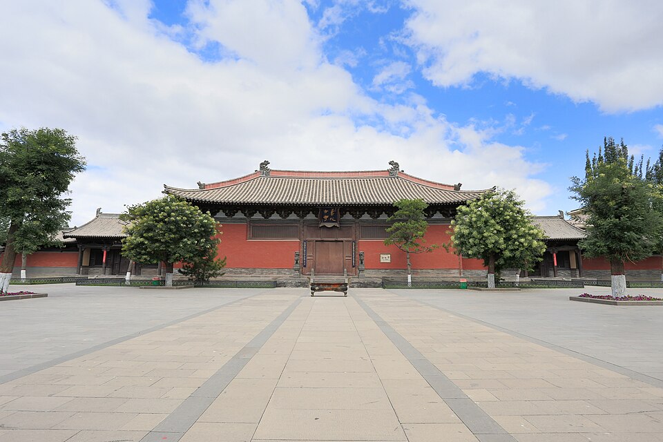 The main hall of Shanhua Temple seen across its forecourt