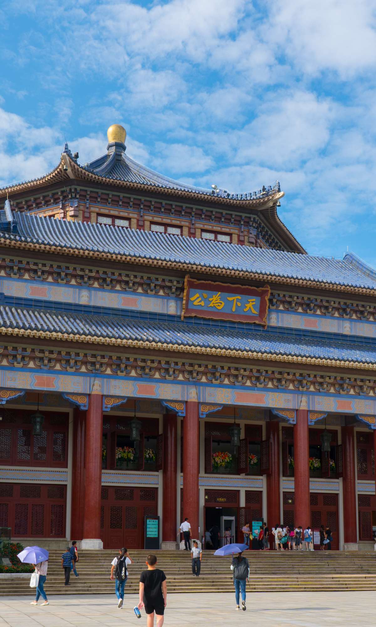 Salón Conmemorativo de Sun Yat-sen, el salón octagonal azul con la estatua de Sun Yat-sen