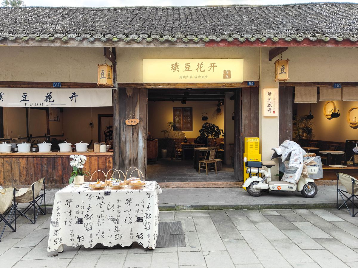 Traditional courtyard storefront in Kuanzhai Alley, Chengdu