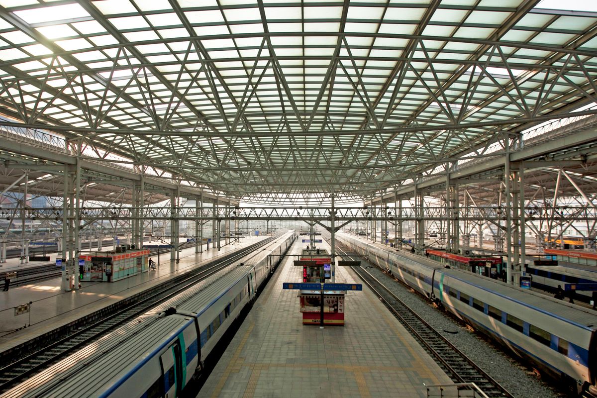 Interior of a modern Chinese high-speed rail station hall with multiple platforms