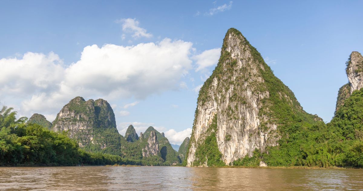 Where to Stay in Yangshuo: West Street or Yulong River? (2026 Guide)