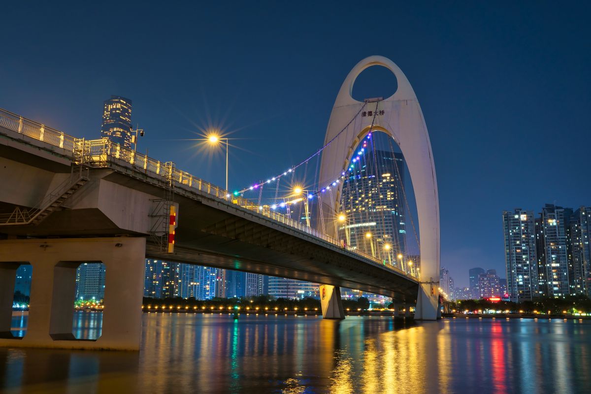 Liede Bridge over the Pearl River in Haizhu district, Guangzhou, at night
