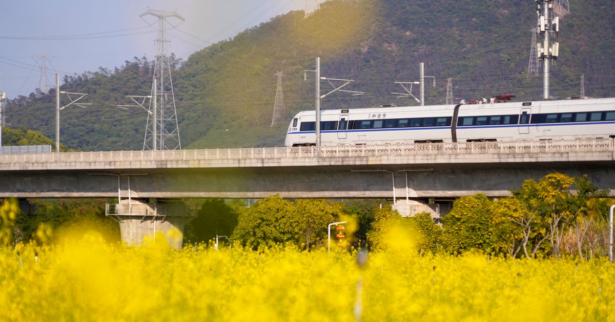 Xi'an to Chengdu Train: Time, Price & Tunnel Tips (2026)