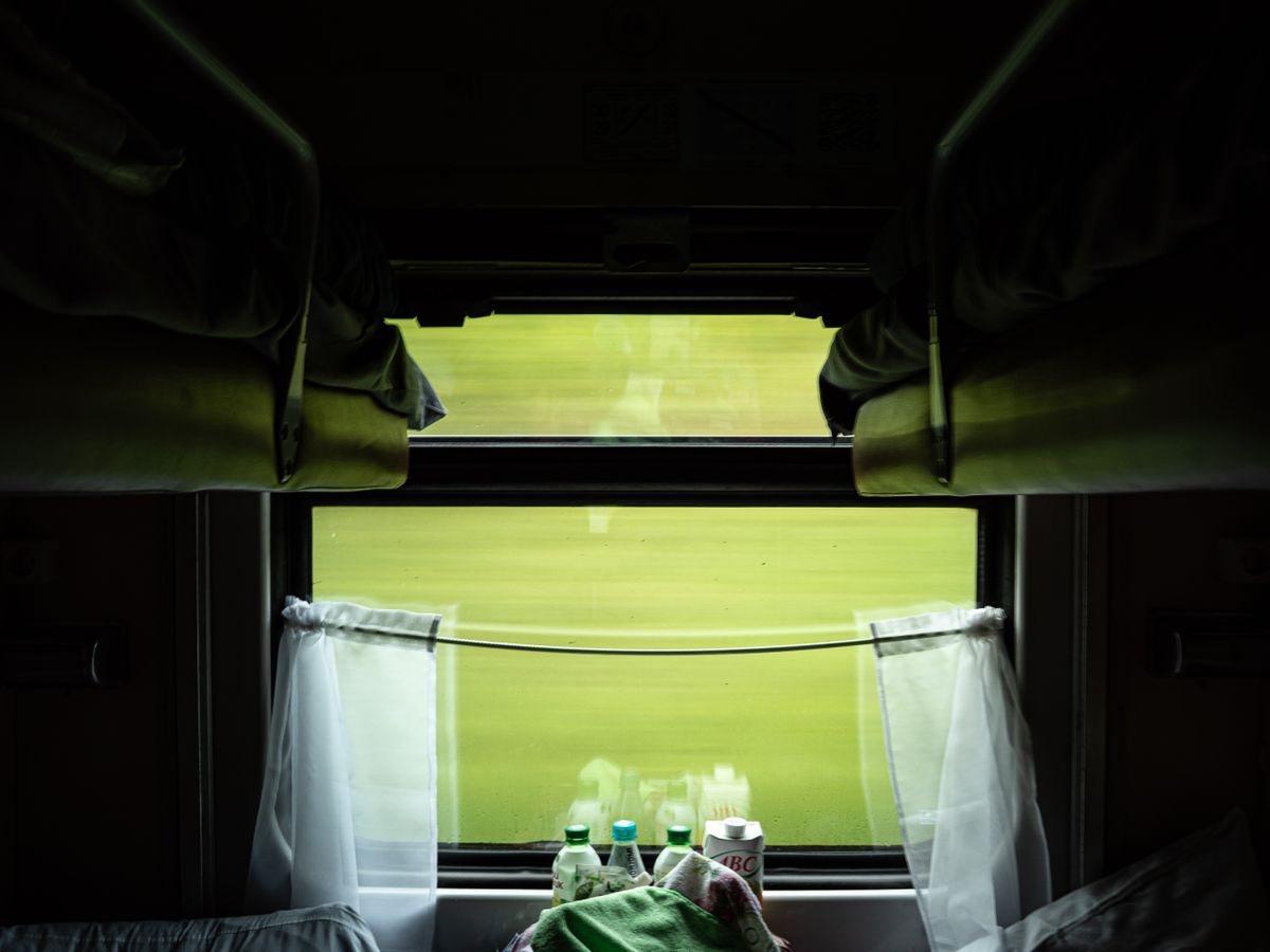 High-speed train and overnight sleeper compartment on the Shanghai-Guilin route