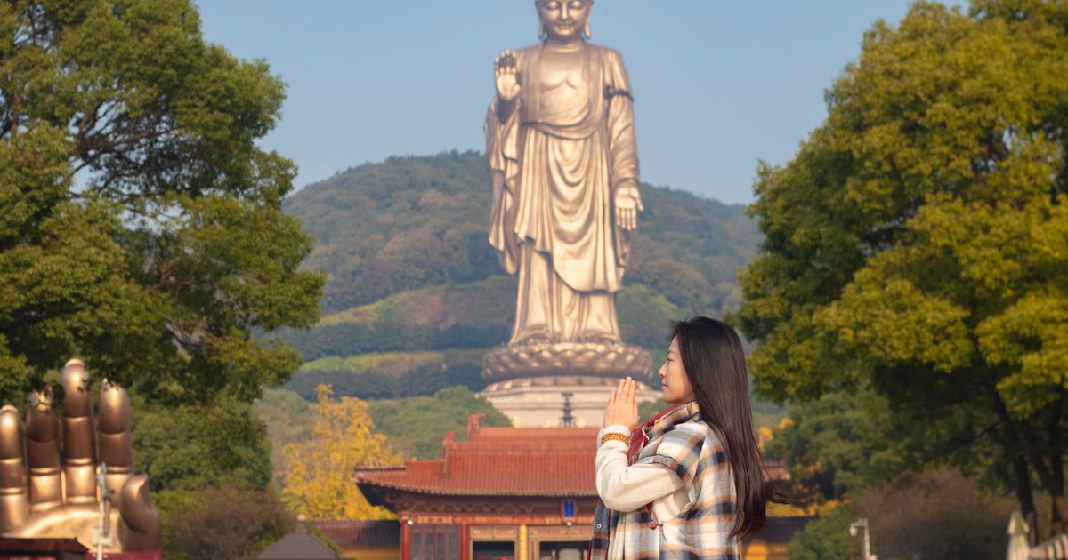 Shanghai to Wuxi Train: Duration, Price & the Lingshan Buddha Day Trip (2026)