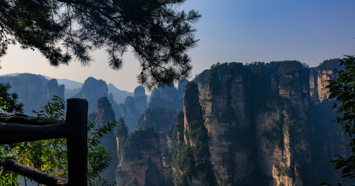 Shanghai to Zhangjiajie Train 2026: Sleeper vs Bullet Train, Time & Price