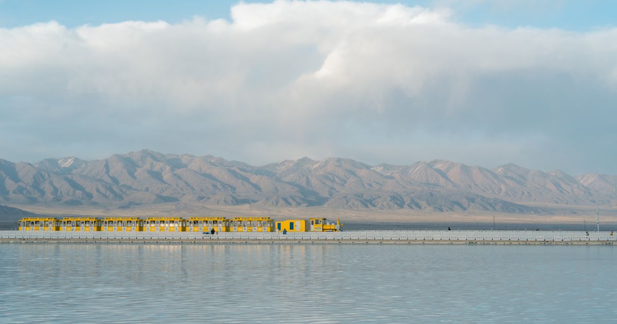 Guangzhou to Lhasa Train 2026: Price, Schedule and the 53-Hour Direct Route