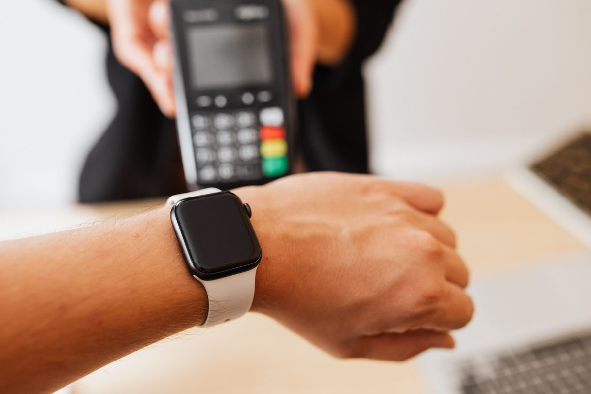 Contactless smartwatch payment at a counter