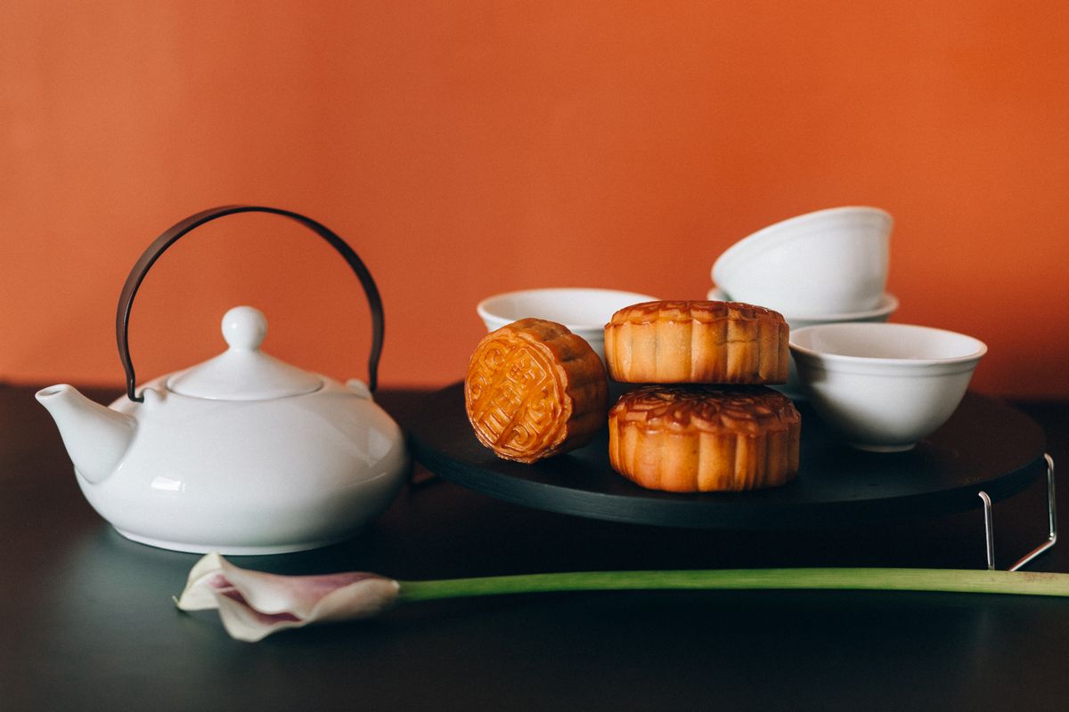 Mooncakes served with tea