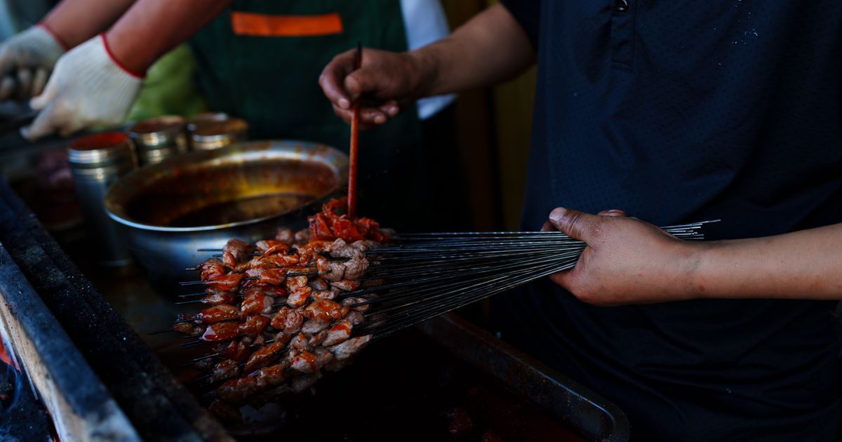 Chinese Street Food Guide for First-Timers: What to Eat & Where