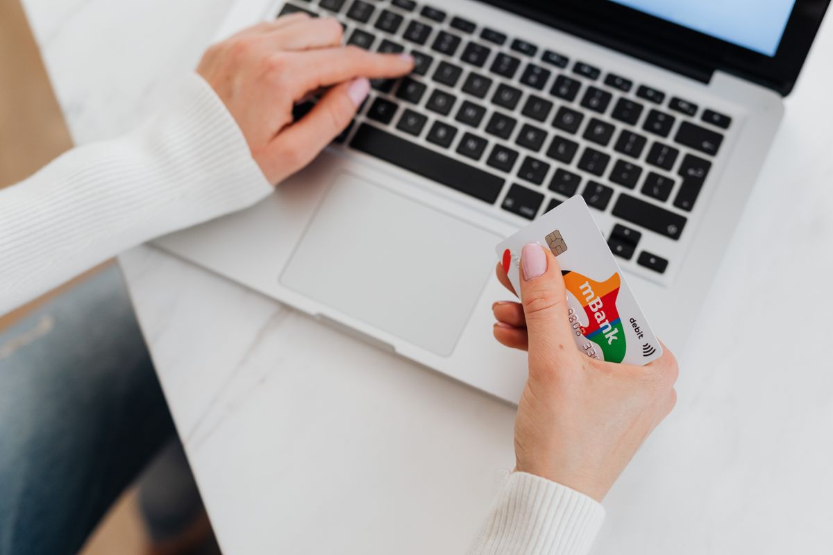 Paying for train tickets with a foreign card online