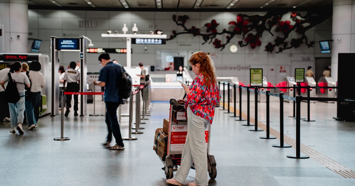 China Online Arrival Card 2026: Official Form, Link and Airport Steps