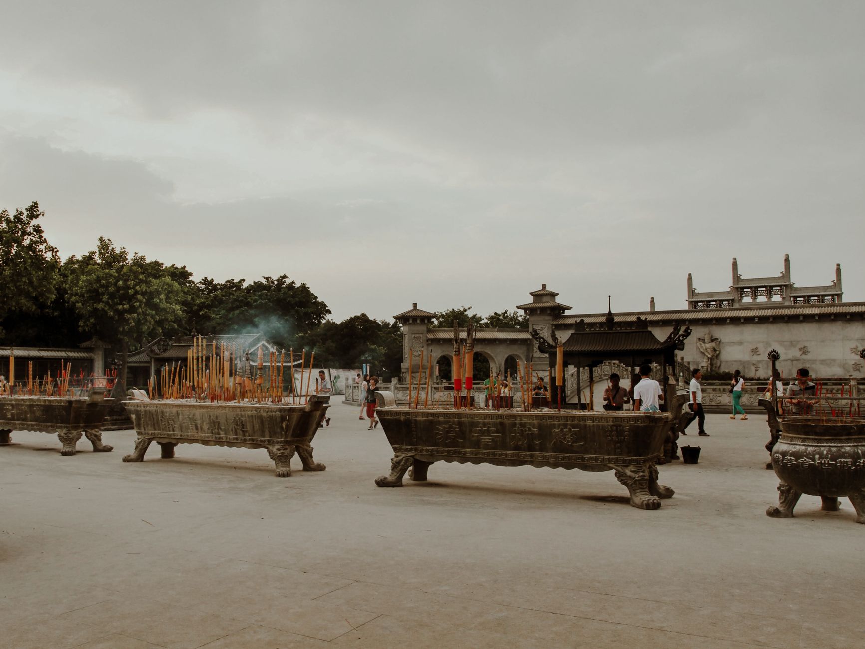 Chinese Temple Etiquette: A First-Time Visitor’s Guide (2026)