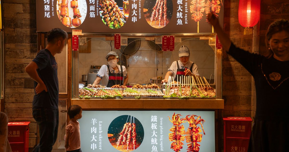 Chinese Night Market Food Guide 2026: Order, Pay and Eat Safely