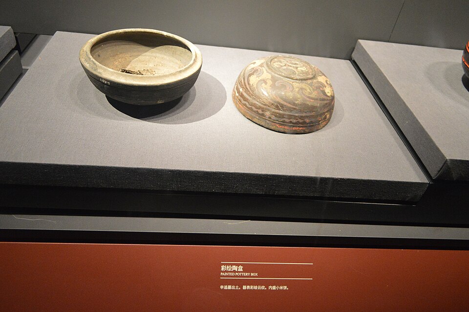 Painted pottery box from Mawangdui