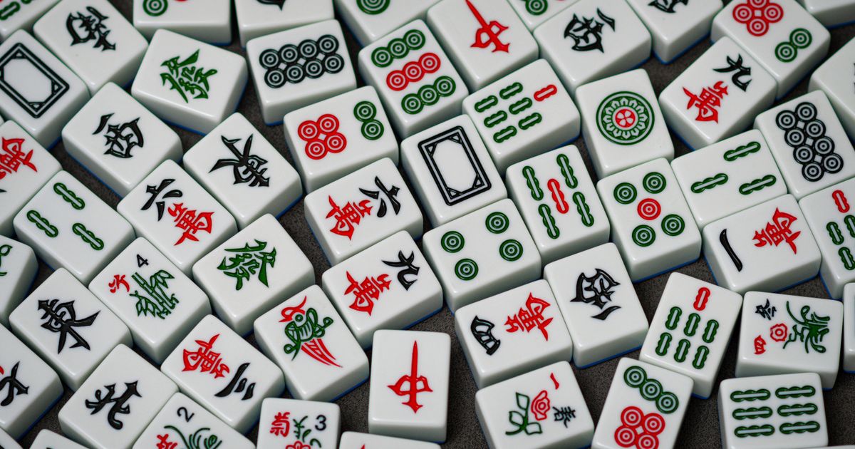 How to Play Chinese Mahjong: Beginner Rules and Table Etiquette (2026)