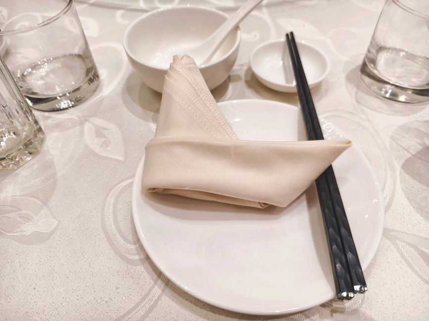 Chinese Dining Etiquette: A Foreigner's Guide to the Table