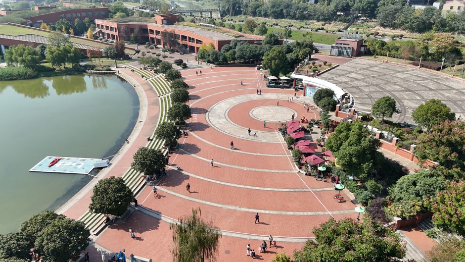 Changsha Culture and Traditions: Embroidery, Ceramics and Han History